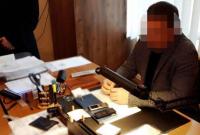 Чиновник миграционной службы зарабатывал на гражданах, желавших оформить биометрический паспорт