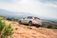 Porsche показал испытания гибридных «Кайенов» (видео)