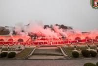 Ультраправые поляки устроили перфоманс на кладбище орлят во Львове
