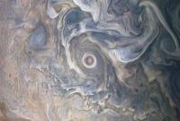 NASA показало необычный облачный пейзаж на Юпитере
