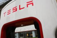 После неудачного обновления автопилот Tesla перестал работать