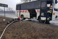 На дороге загорелся автобус с пассажирами
