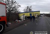 Легковушка влетела в фуру на встречной, погибло три человека