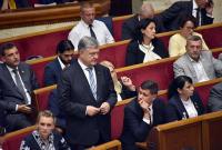 Адвокат принес в ГБР письменные показания Порошенко