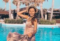 Регина Тодоренко похвасталась подтянутой фигурой в купальнике