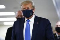 Трамп впервые с начала пандемии надел маску на публике