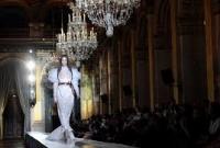 Белла Хадид вышла в образе невесте на показе Vivienne Westwood