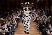 Stella McCartney выпустила на подиум плюшевых животных