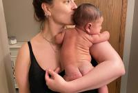 Эшли Грэхем показала фото с маленьким сыном