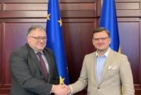 Кулеба надеется, что закон о среднем образовании улучшит отношения с Венгрией