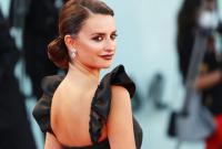 Образ дня: Пенелопа Крус в Chanel на Венецианском кинофестивале
